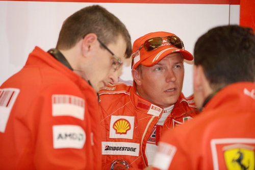 Raikkonen en boxes