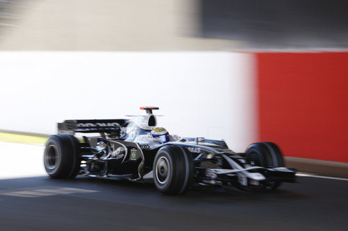 Rosberg entrena en Silverstone