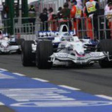 Heidfeld y Kubica en la calle de boxes