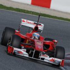 Alonso simula una carrera