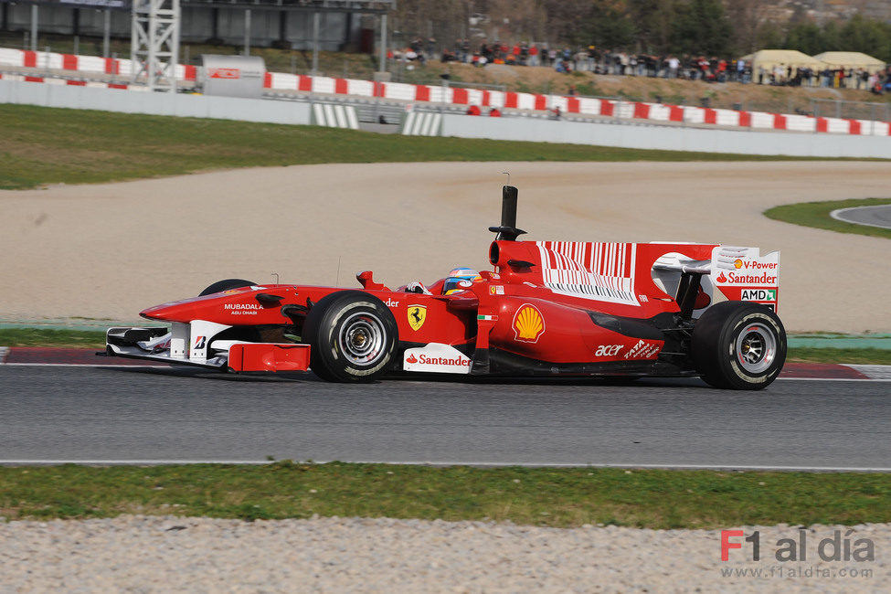 Alonso prueba las nuevas llantas del F10