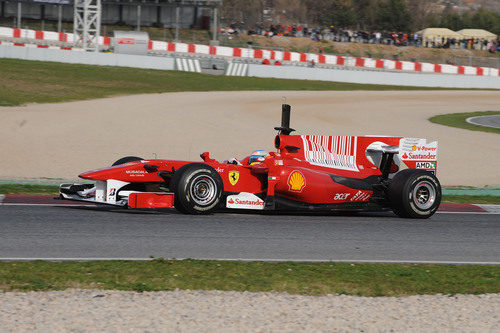 Alonso prueba las nuevas llantas del F10