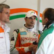 Liuzzi habla con sus ingenieros