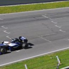 El FW32 en la recta principal del Circuit