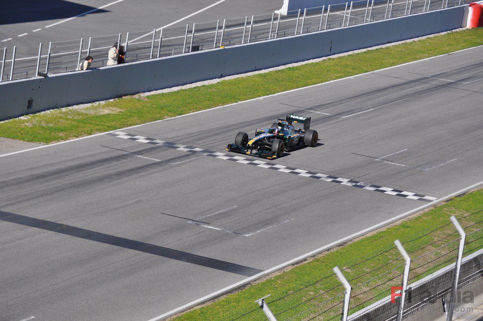 Trulli cruza la línea de cuadros