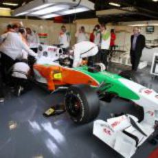 Sutil en el box de Force India