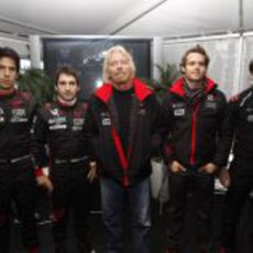 Los pilotos de Virgin con su jefe