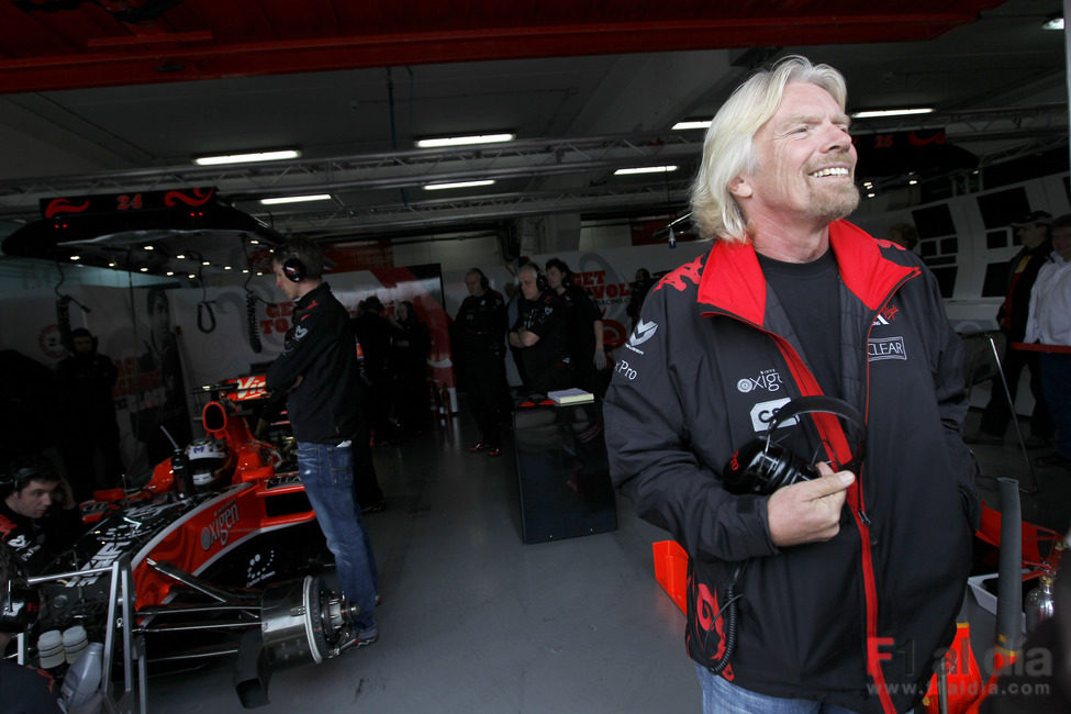 Branson se divierte con su equipo