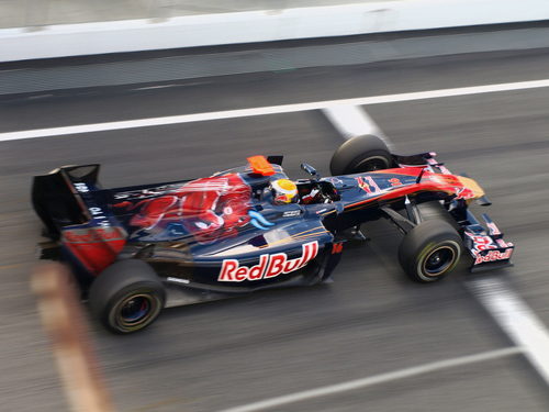 Buemi sale a pista