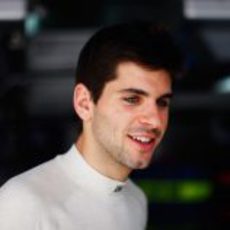 Alguersuari en su box