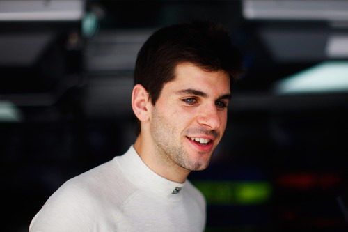 Alguersuari en su box