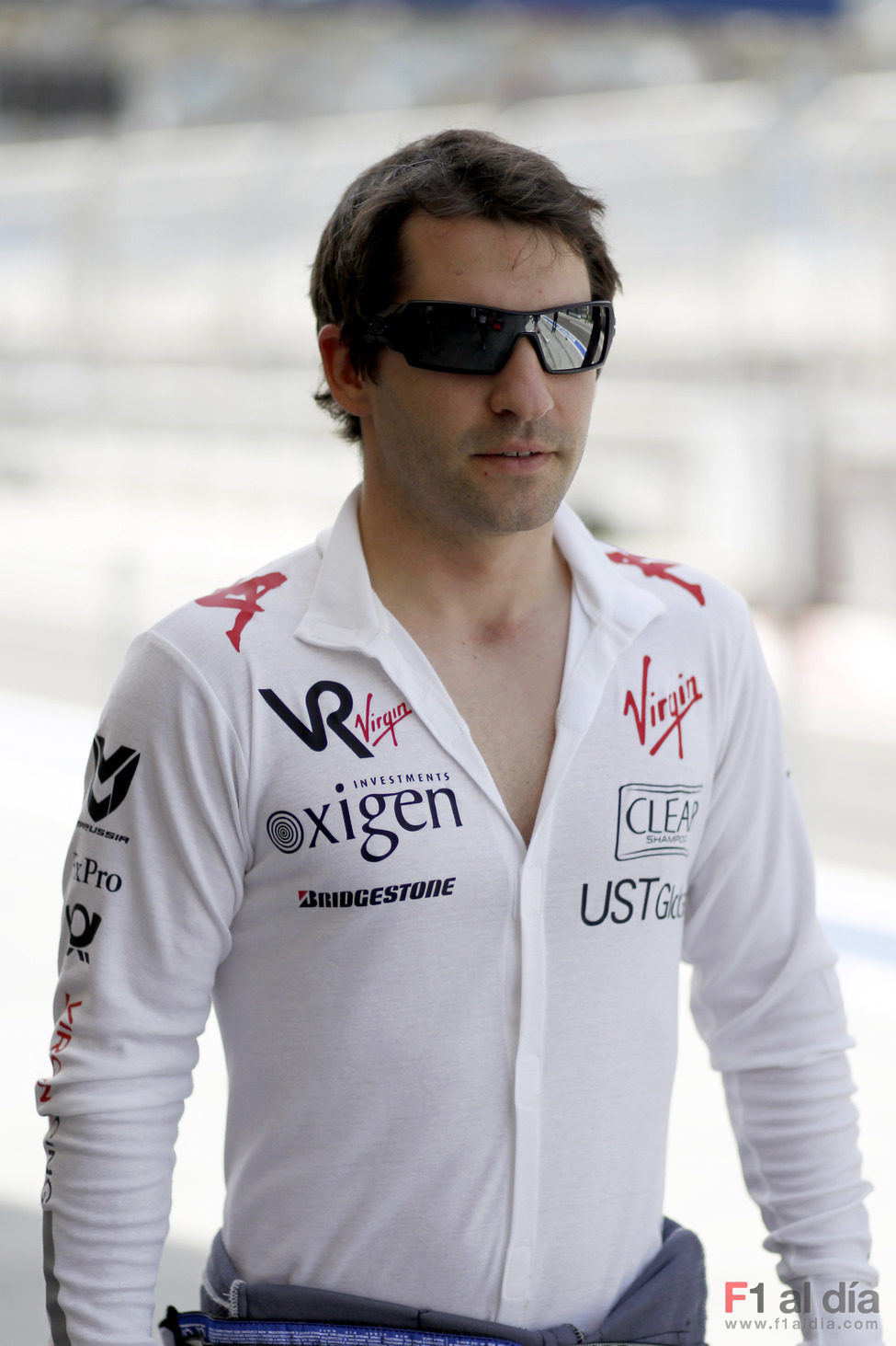 Timo Glock se pasea por el 'paddock'