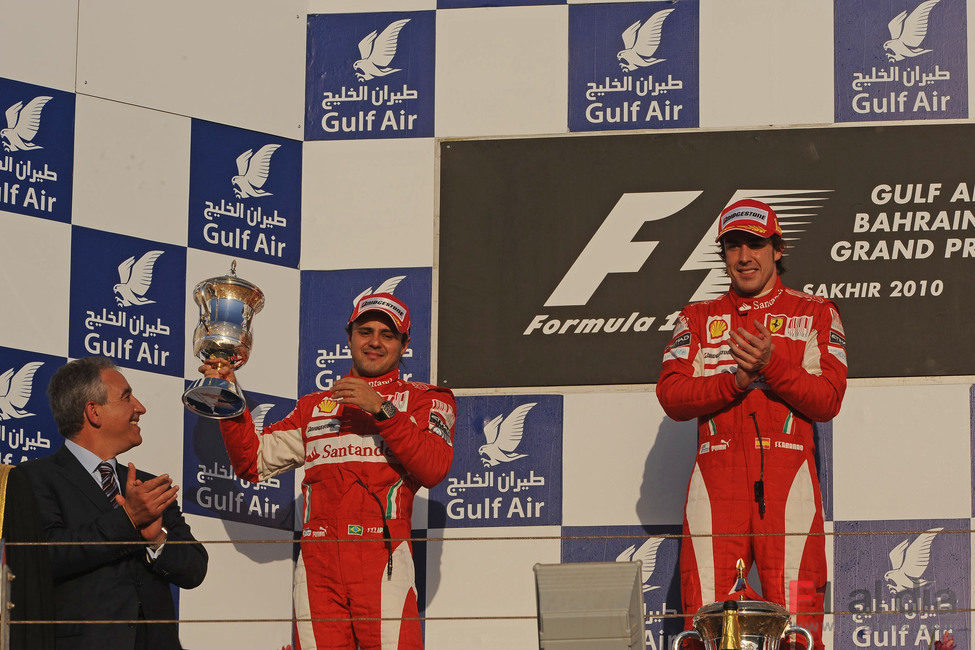 Massa recibe su trofeo
