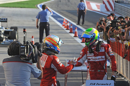 Alonso saluda a Massa