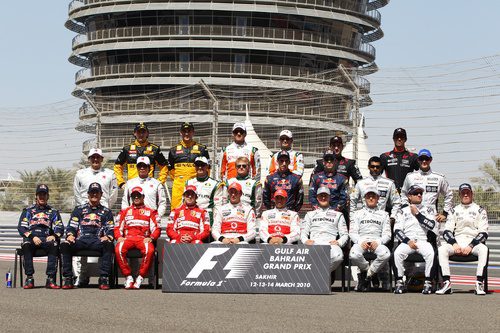 Foto de familia de los pilotos 2010