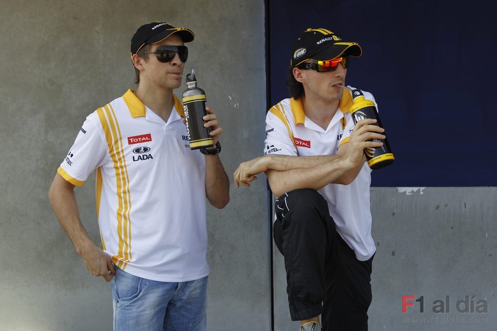 Petrov y Kubica se hidratan