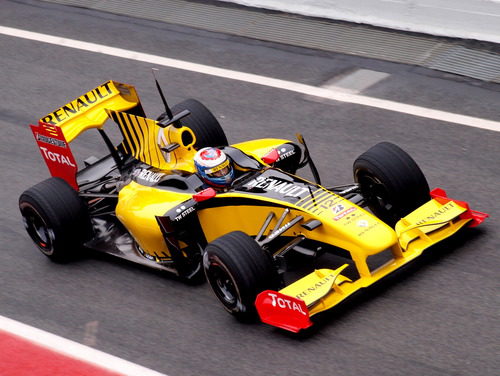 Petrov en el 'pit-lane'