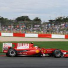 Fernando Alonso en los entrenamientos del GP de Australia 2010