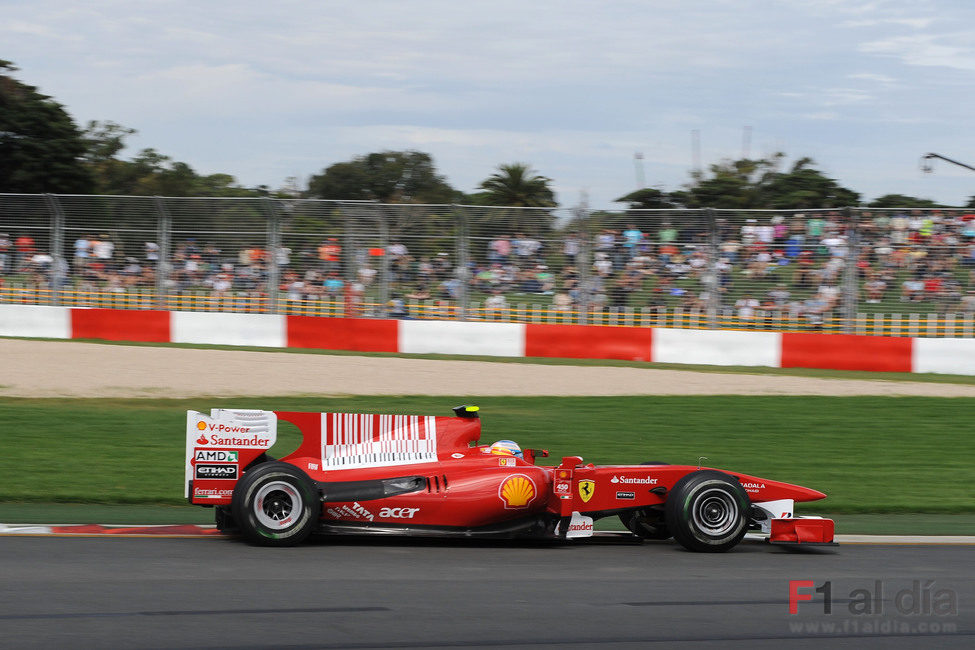 Fernando Alonso en los entrenamientos del GP de Australia 2010