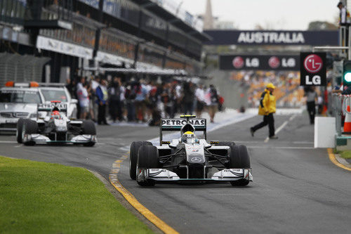 Rosberg por delante de Schumacher