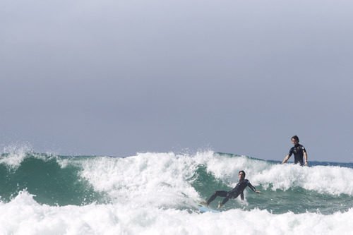 Soucek y Di Grassi haciendo surf