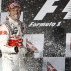 Jenson Button celebra la victoria en Australia 2010