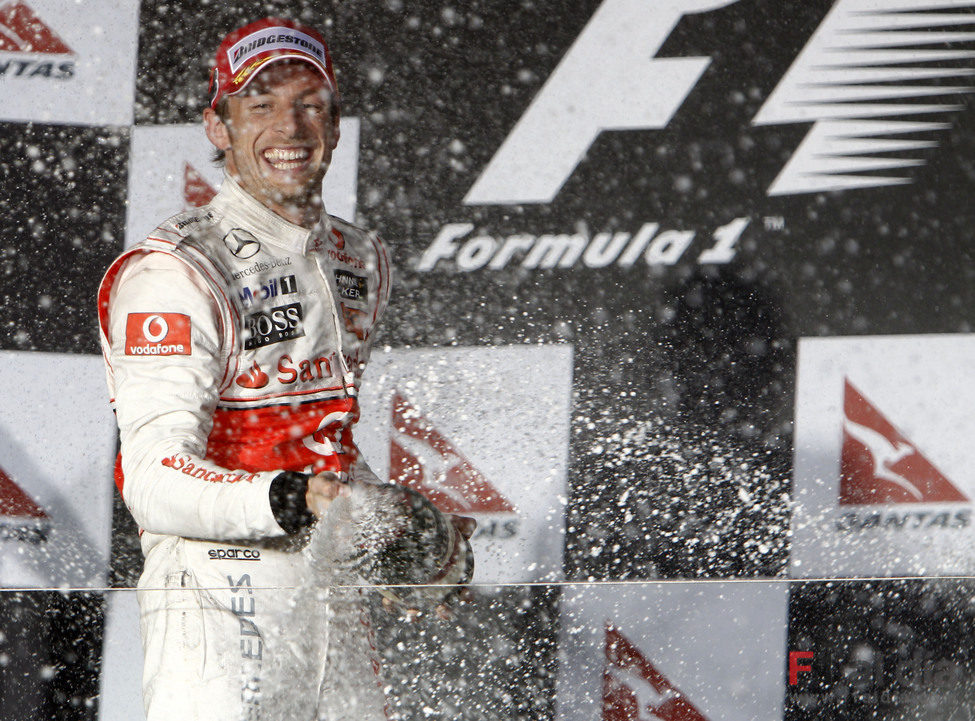 Jenson Button celebra la victoria en Australia 2010