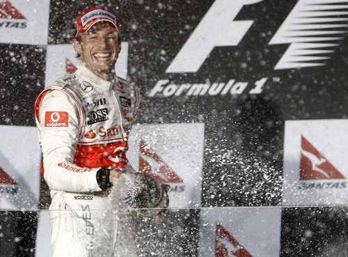 Jenson Button celebra la victoria en Australia 2010