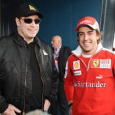 Fernando Alonso con John Travolta