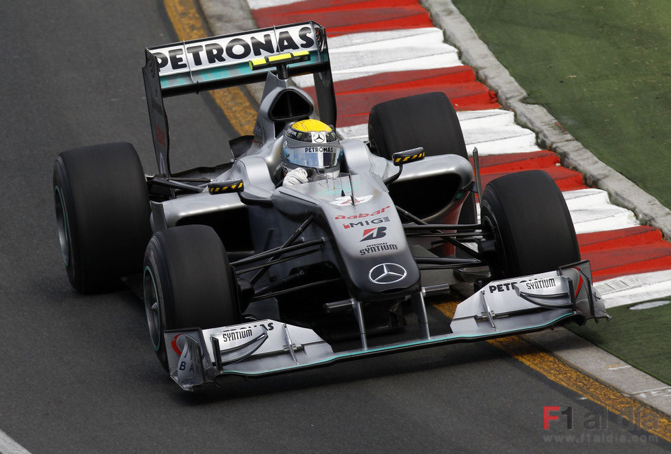 Nico Rosberg vuelve a superar a Schumacher en clasificación
