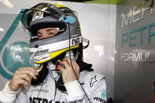 Rosberg se pone el casco