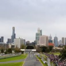 Kubica bajo los rascacielos de Melbourne