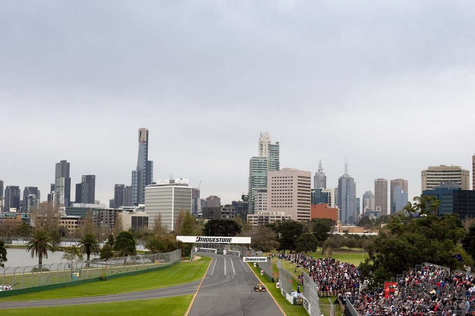 Kubica bajo los rascacielos de Melbourne