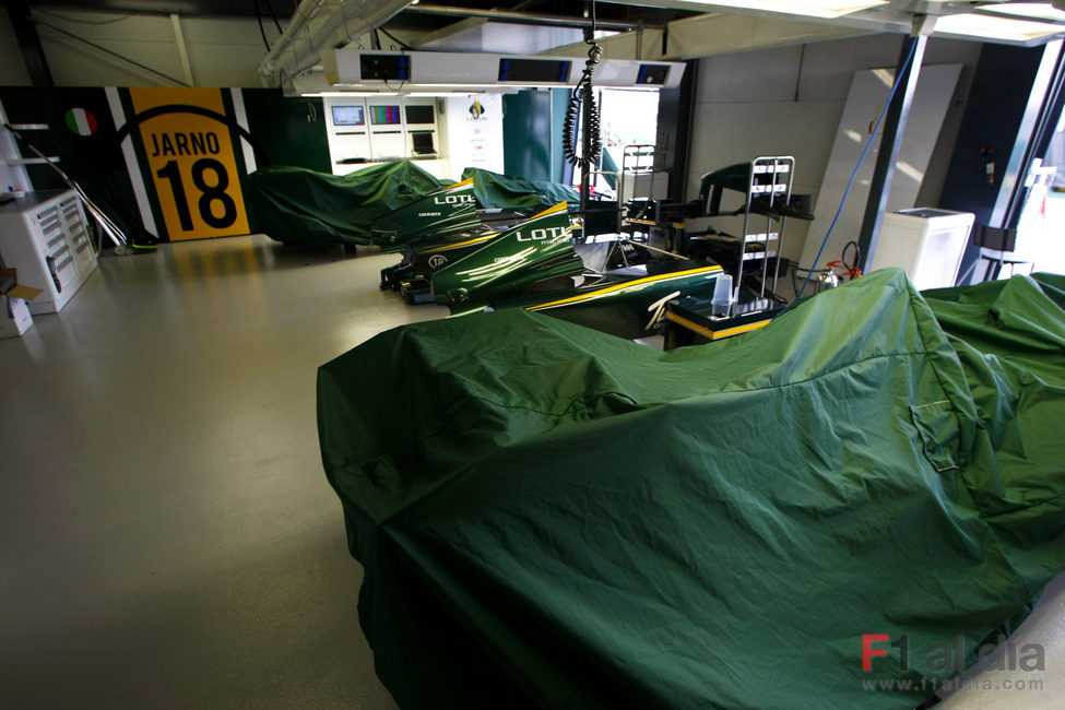 El garaje de Lotus en Australia 2010