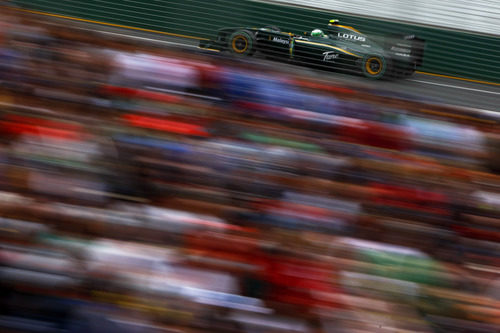 Heikki Kovalainen a toda velocidad en Albert Park