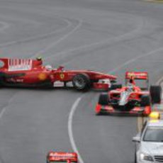 Fernando Alonso hace un trompo