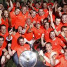 Las camisetas naranjas celebran la victoria