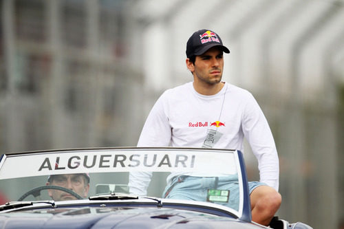 Jaime Alguersuari antes de la salida del GP de Australia 2010