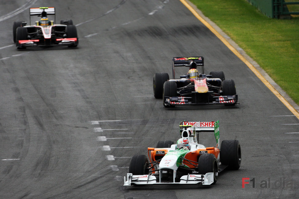 Liuzzi por delante de Alguersuari y Senna
