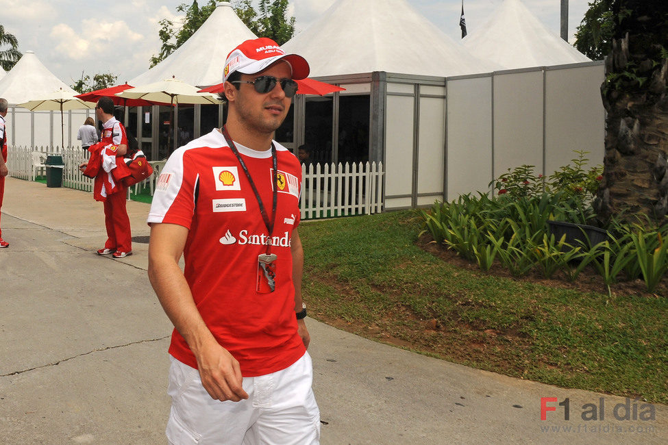 Felipe Massa llega al circuito de Sepang