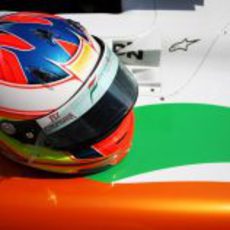 El casco de Di Resta sobre el VJM03