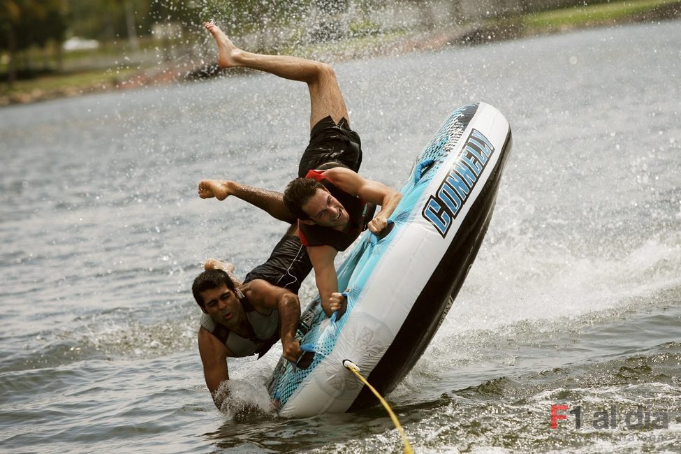 Chandhok y Senna se caen al agua