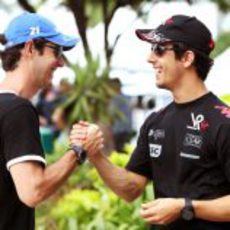 Senna y Di Grassi en el 'paddock' de Sepang