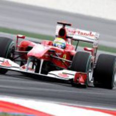 Felipe Massa rueda sobre seco en los libres 3