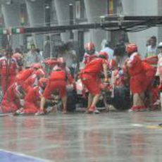 En Ferrari quitan las intermedias y ponen lluvia extrema