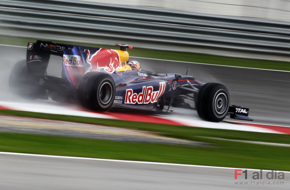 La lluvia pudo con Vettel