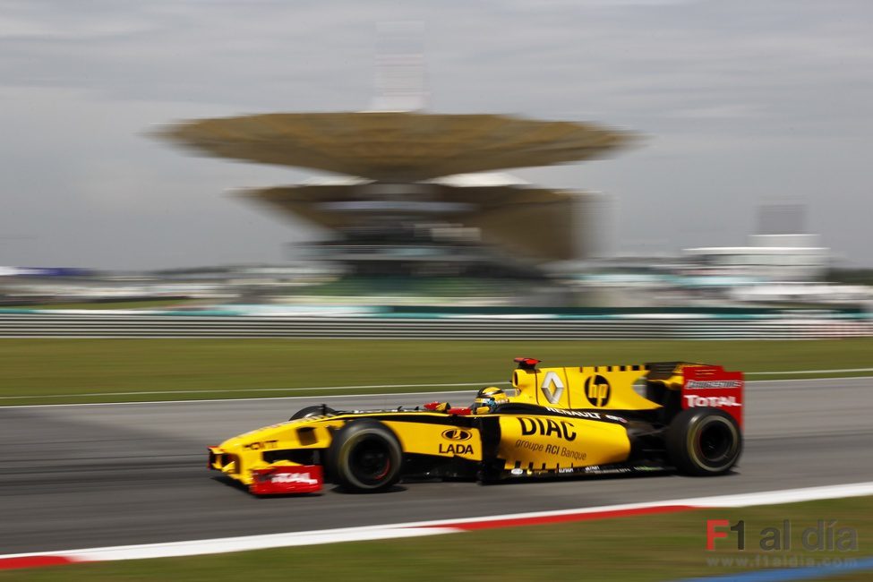 Kubica busca su ritmo en Sepang