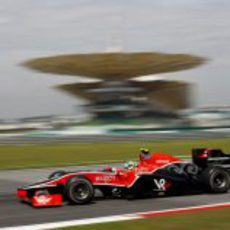 Lucas di Grassi rueda en Sepang