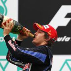 El champán de la victoria para Vettel