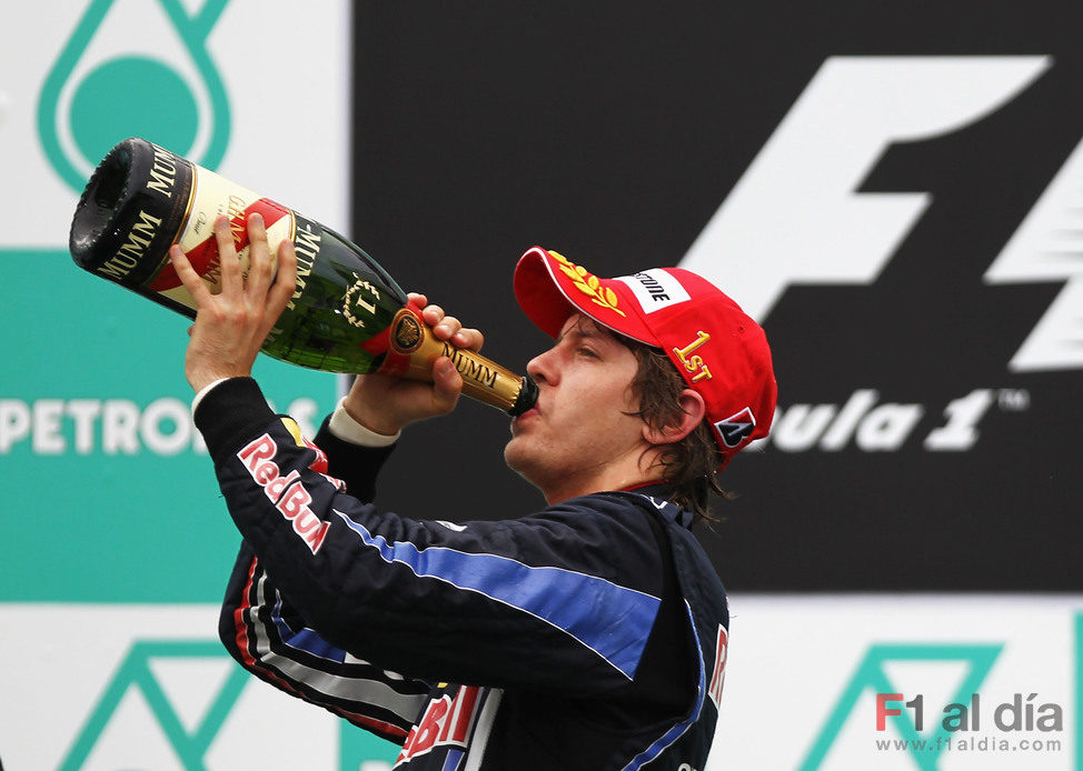 El champán de la victoria para Vettel